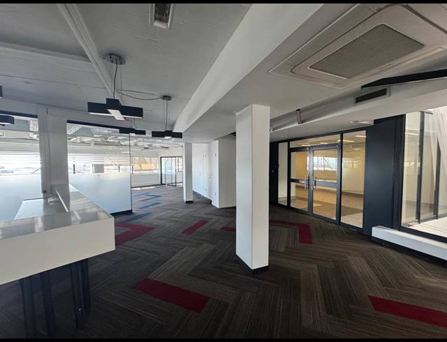 753M² SHOWROOM TO LET IN KRAMERVILLE